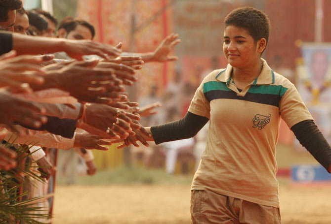 दंगल गर्ल जायराको  कार र्दुघटना 
