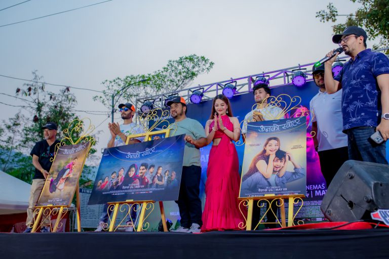 ‘ऊनको स्वीटर साँझ पोखरा’मा हजारौँ दर्शकमाझ सुजन चापागाईँको प्रस्तुति, तीन नयाँ पोस्टर सार्वजनिक